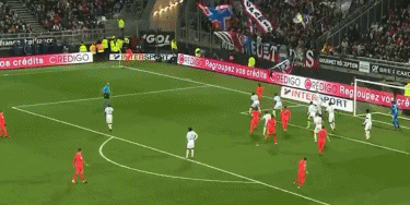 CBA杯赛中NBL球队爆冷战胜CBA队伍，引发对联赛质量与外援配置的质疑，凸显CBA需改革。