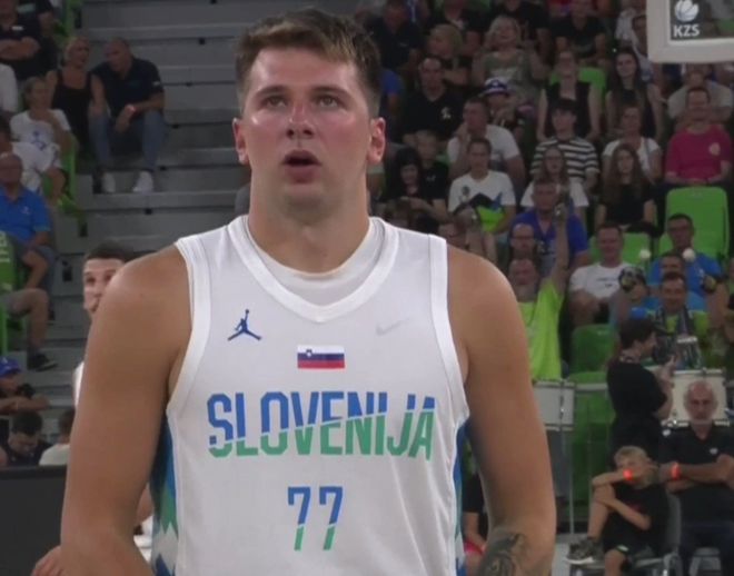 西海岸投资人：盼邵佳一到国足坚持自己打法，球迷要包容他（西海岸投资人：望邵佳一加入国足坚持个人打法，呼吁球迷多包容）