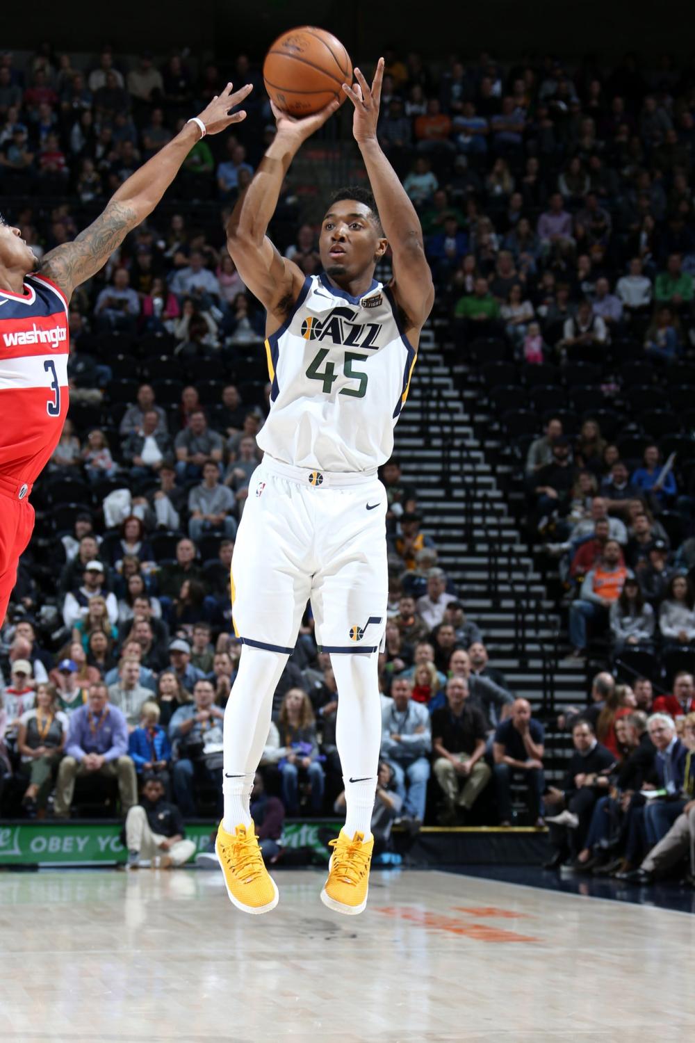 米体：家乡球队维亚雷焦深陷低迷，里皮对球员讲话鼓励他们（米体：维亚雷焦陷入低谷，里皮发声鼓舞球员）